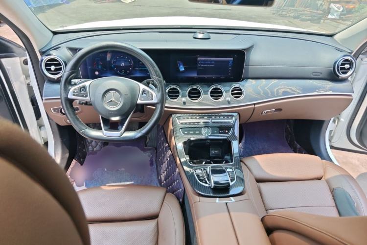 Used Mercedes-Benz E-Class 2017 E 200 L Sport 4MATIC Center Console