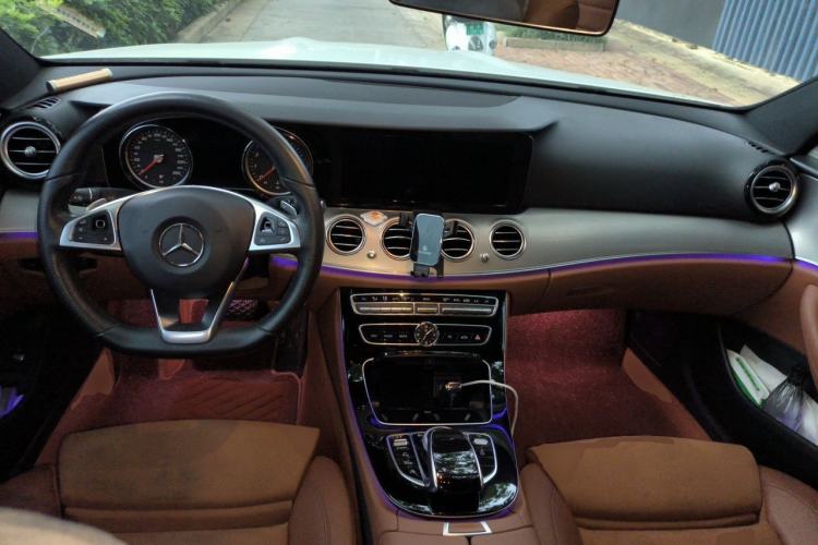 Used Mercedes-Benz E-Class 2017 Facelift E 200 Sport 4MATIC Center Console