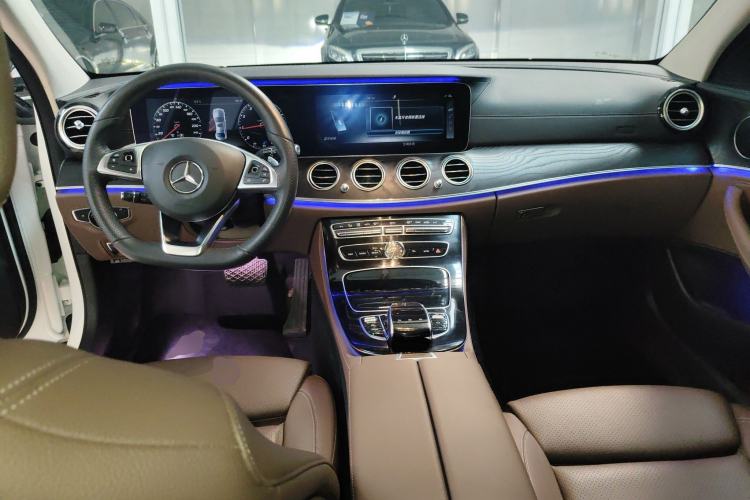 Used Mercedes-Benz E-Class 2017 E 200 L Sport 4MATIC Center Console