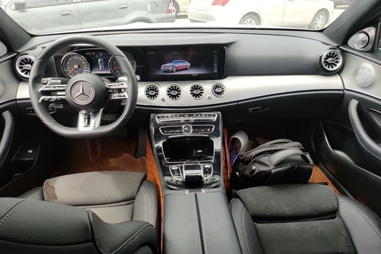 Used Mercedes-Benz E-Class 2017 E 200 Sport 4MATIC Center Console
