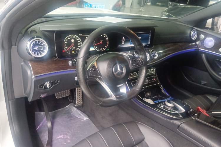 Used Mercedes-Benz E-Class 2017 E 200 Coupe Center Console