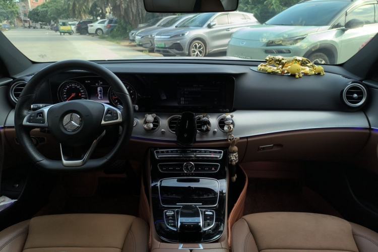 Used Mercedes-Benz E-Class 2017 Restyled E 300 Sport Edition Center Console