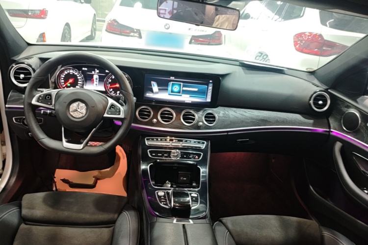 Used Mercedes-Benz E-Class 2017 E 200 Sport 4MATIC Center Console