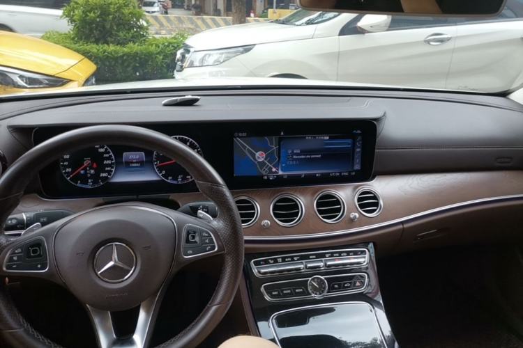 Used Mercedes-Benz E-Class 2017 E 300 L Luxury Model Center Console