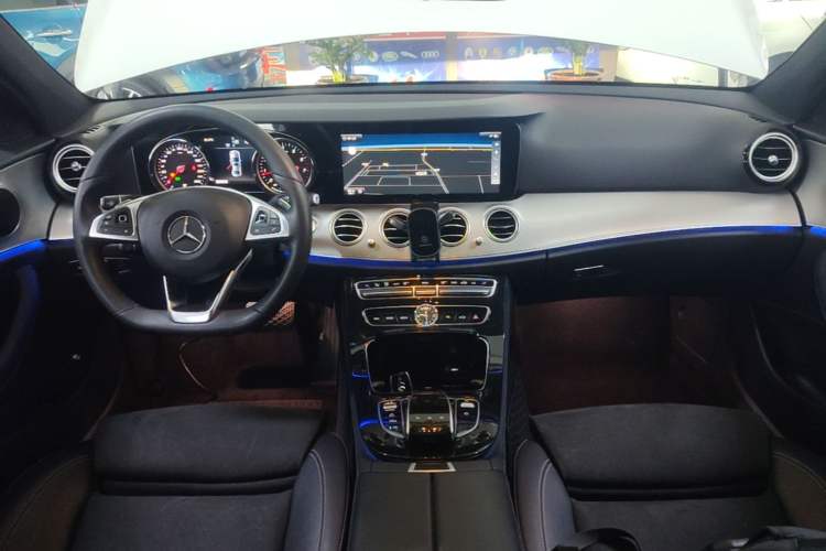 Used Mercedes-Benz E-Class 2017 E 200 Sport 4MATIC Center Console