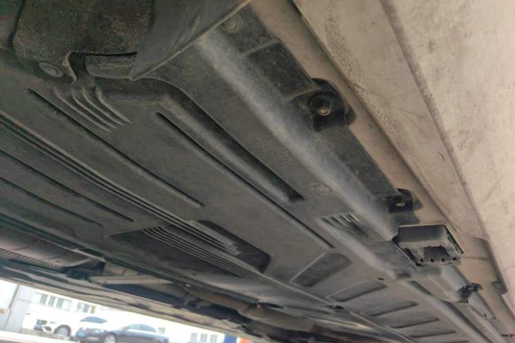 Used Mercedes-Benz E-Class 2017 E 200 L 4MATIC Chassis Rear Right
