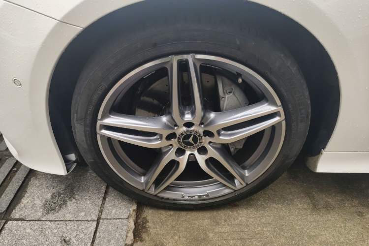 Used Mercedes-Benz E-Class 2017 E 200 4MATIC Coupe Exterior 2