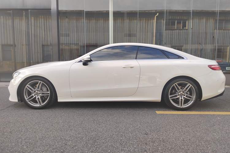 Used Mercedes-Benz E-Class 2017 E 200 Coupe Exterior 3