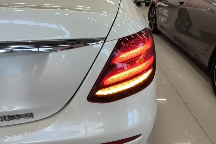 Used Mercedes-Benz E-Class 2017 E 300 L Sporty and Stylish Model Exterior 3