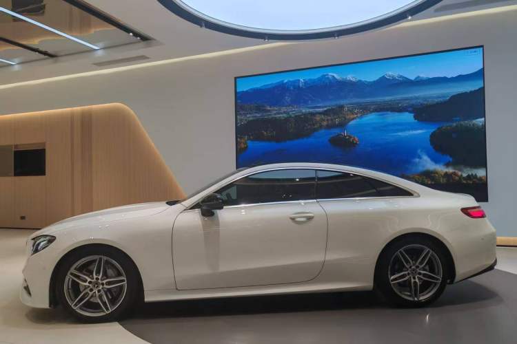 Used Mercedes-Benz E-Class 2017 E 200 Coupe Exterior 3