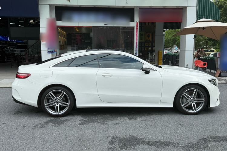 Used Mercedes-Benz E-Class 2017 E 200 4MATIC Coupe Exterior 3
