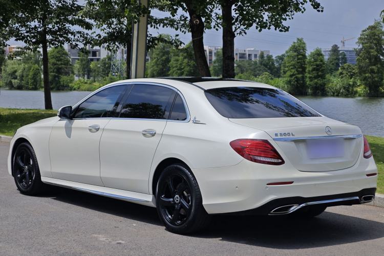 Used Mercedes-Benz E-Class 2017 E 300 L Sporty and Stylish Model Exterior 3