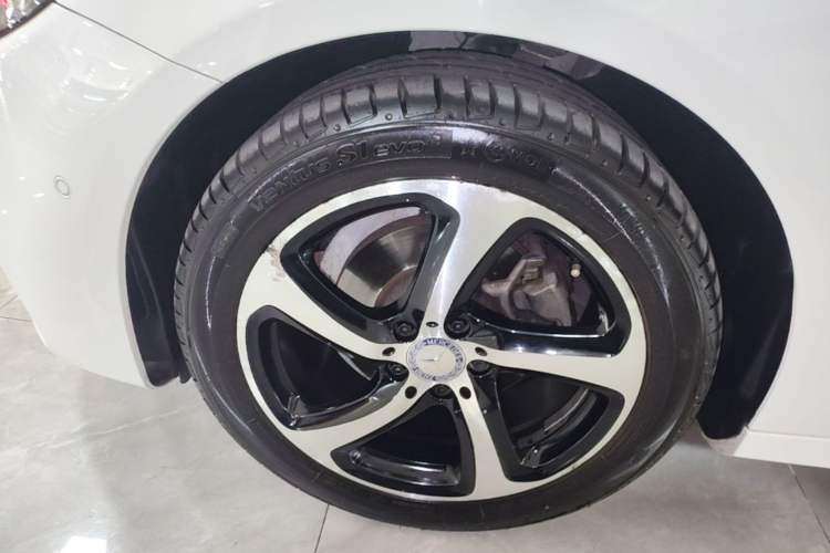 Used Mercedes-Benz E-Class 2017 E 200 Sport Exterior 4