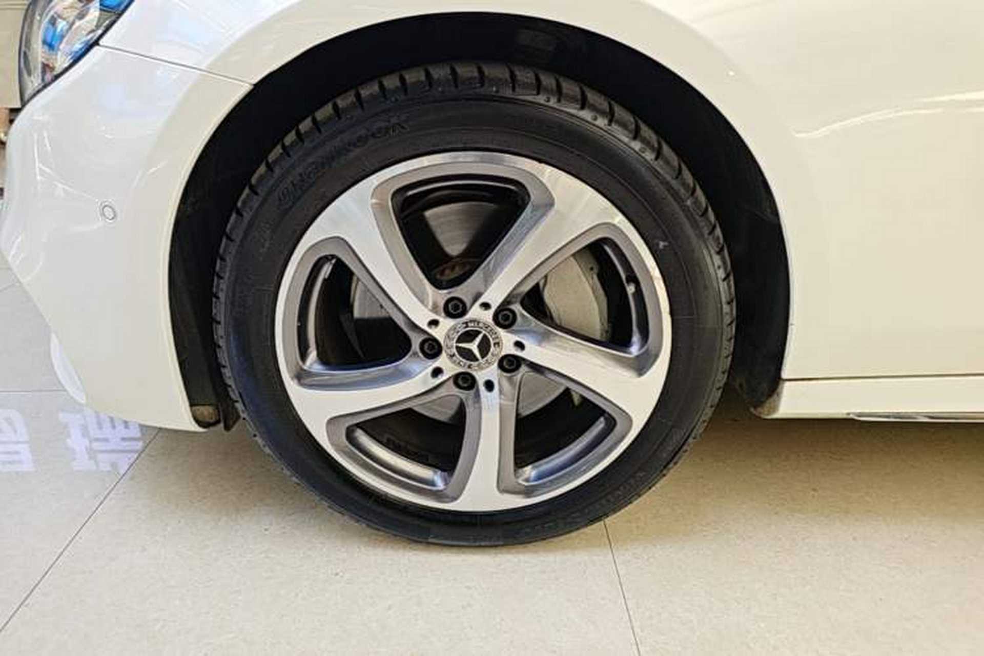 Used Mercedes-Benz E-Class 2017 E 300 L Sporty and Stylish Model Exterior 4