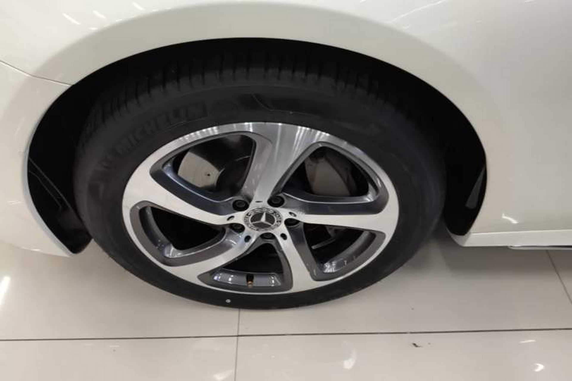 Used Mercedes-Benz E-Class 2017 E 300 L Sporty and Stylish Model Exterior 4