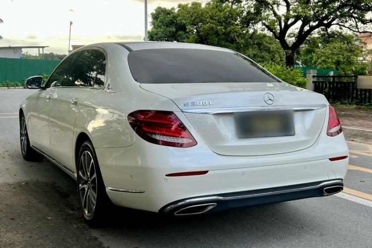 Used Mercedes-Benz E-Class 2017 E 300 L Luxury Model Exterior 4