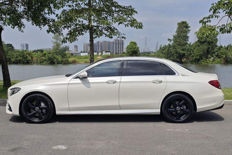 Used Mercedes-Benz E-Class 2017 E 300 L Sporty and Stylish Model Exterior 4