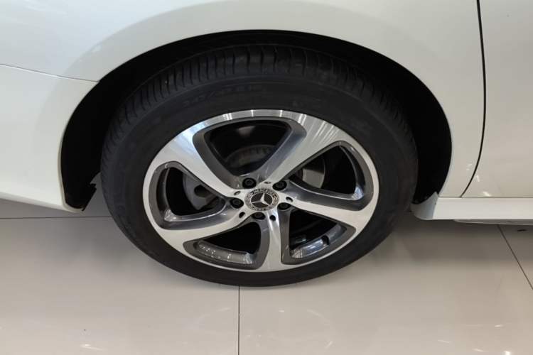 Used Mercedes-Benz E-Class 2017 E 300 L Sporty and Stylish Model Exterior 5