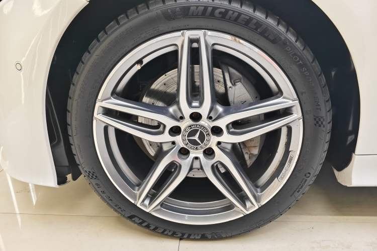 Used Mercedes-Benz E-Class 2017 E 200 4MATIC Coupe Exterior 5