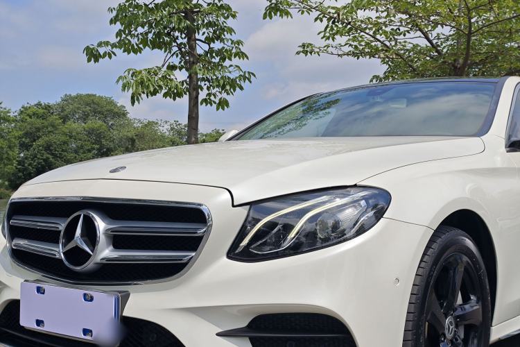 Used Mercedes-Benz E-Class 2017 E 300 L Sporty and Stylish Model Exterior 5