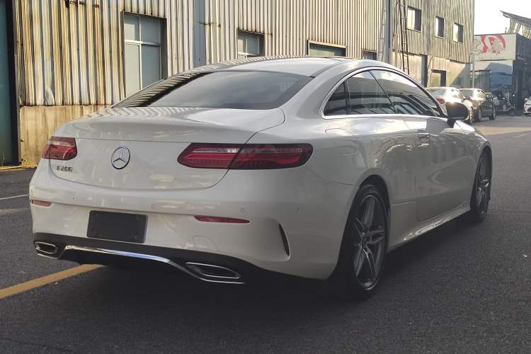 Used Mercedes-Benz E-Class 2017 E 200 Coupe Exterior 6