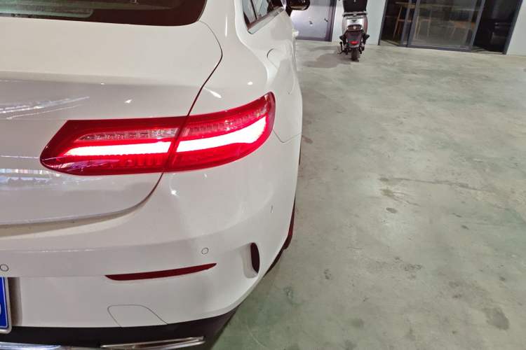 Used Mercedes-Benz E-Class 2017 E 200 Coupe Exterior 6