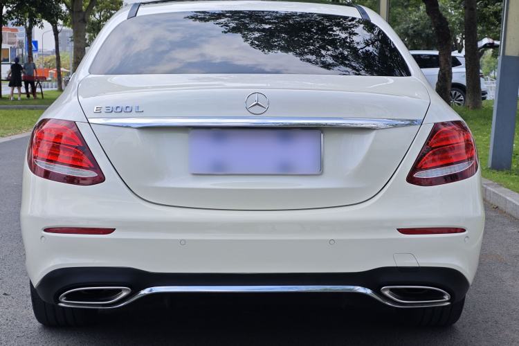 Used Mercedes-Benz E-Class 2017 E 300 L Sporty and Stylish Model Exterior 6