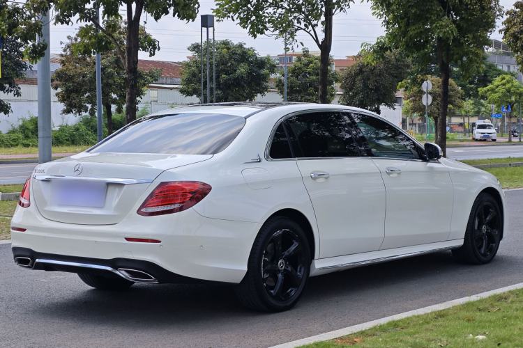 Used Mercedes-Benz E-Class 2017 E 300 L Sporty and Stylish Model Exterior 7