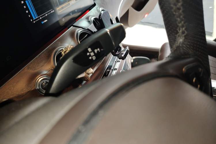 Used Mercedes-Benz E-Class 2017 E 200 L 4MATIC Gear Lever