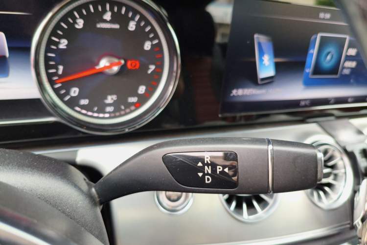 Used Mercedes-Benz E-Class 2017 E 200 4MATIC Coupe Gear Lever