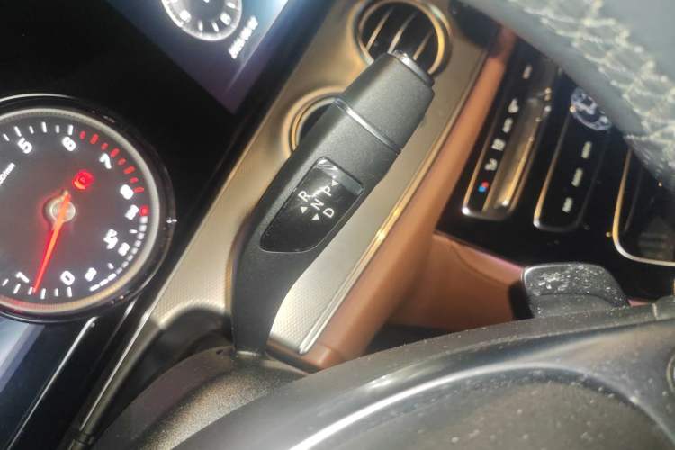 Used Mercedes-Benz E-Class 2017 E 300 Sport Edition Gear Lever