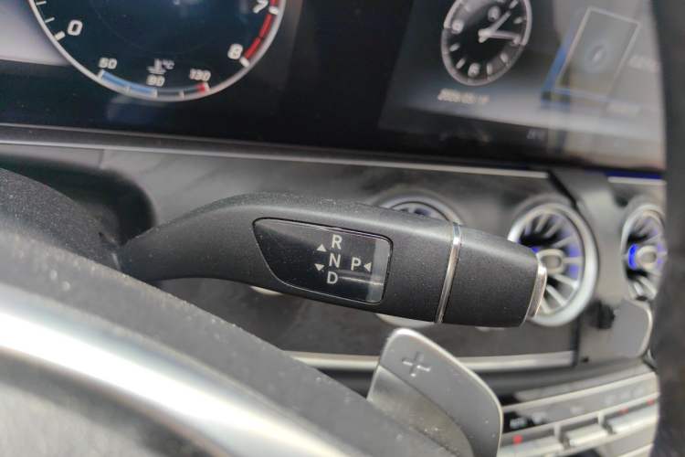 Used Mercedes-Benz E-Class 2017 E 200 L 4MATIC Gear Lever