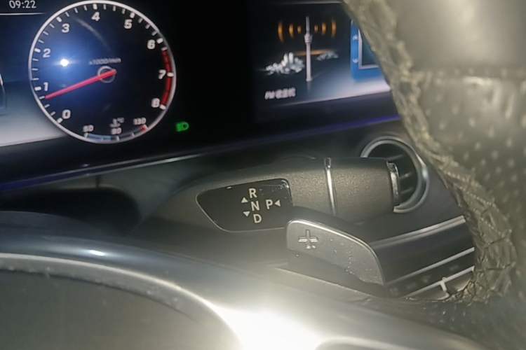 Used Mercedes-Benz E-Class 2017 E 300 L Sporty and Stylish Model Gear Lever