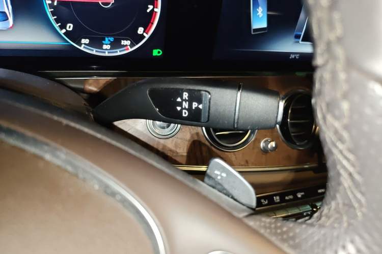 Used Mercedes-Benz E-Class 2017 E 300 L Sporty and Stylish Model Gear Lever