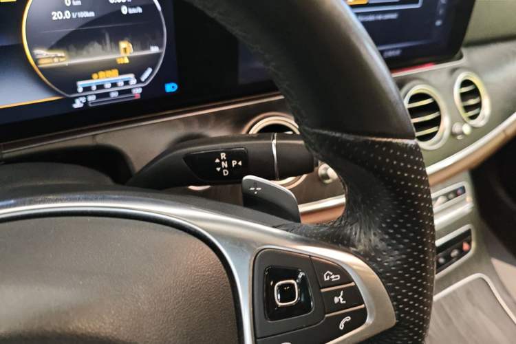 Used Mercedes-Benz E-Class 2017 E 300 L Sporty and Stylish Model Gear Lever