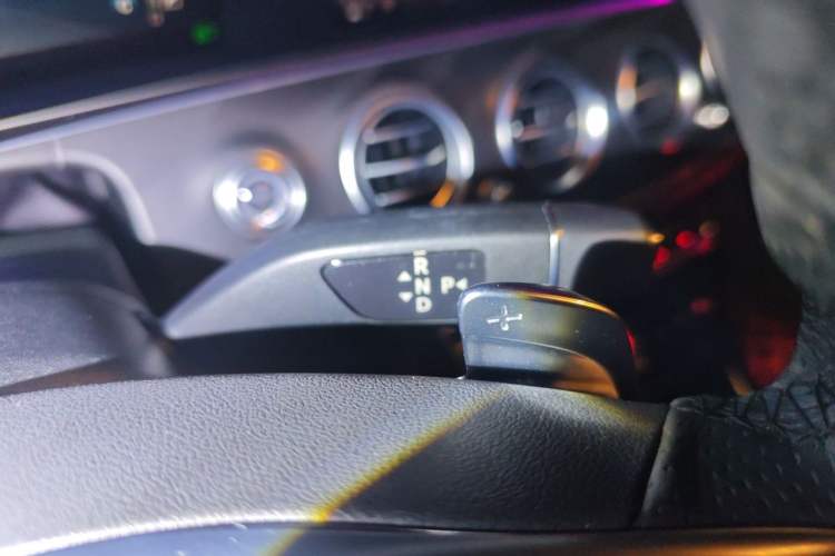 Used Mercedes-Benz E-Class 2017 E 300 L Sport Luxury Edition Gear Lever