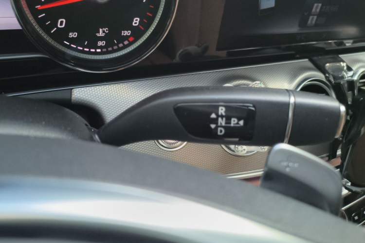 Used Mercedes-Benz E-Class 2017 Restyled E 300 Sport Edition Gear Lever