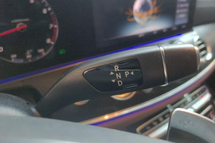 Used Mercedes-Benz E-Class 2017 E 300 L Sport Luxury Edition Gear Lever