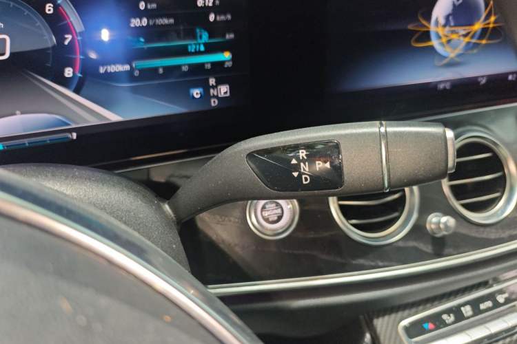 Used Mercedes-Benz E-Class 2017 E 300 L Sporty and Stylish Model Gear Lever