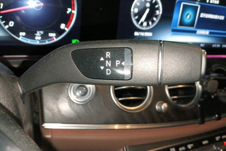 Used Mercedes-Benz E-Class 2017 E 300 L Sport Luxury Edition Gear Lever