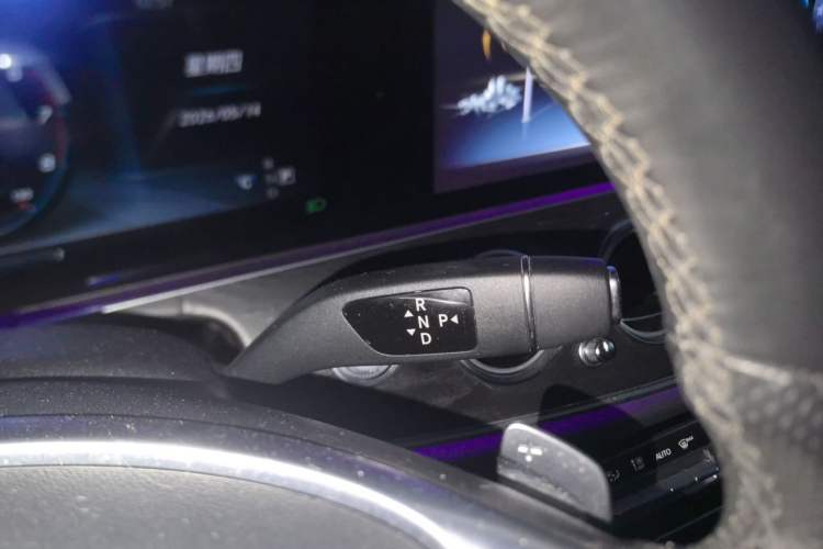 Used Mercedes-Benz E-Class 2017 E 300 L Sporty and Stylish Model Gear Lever