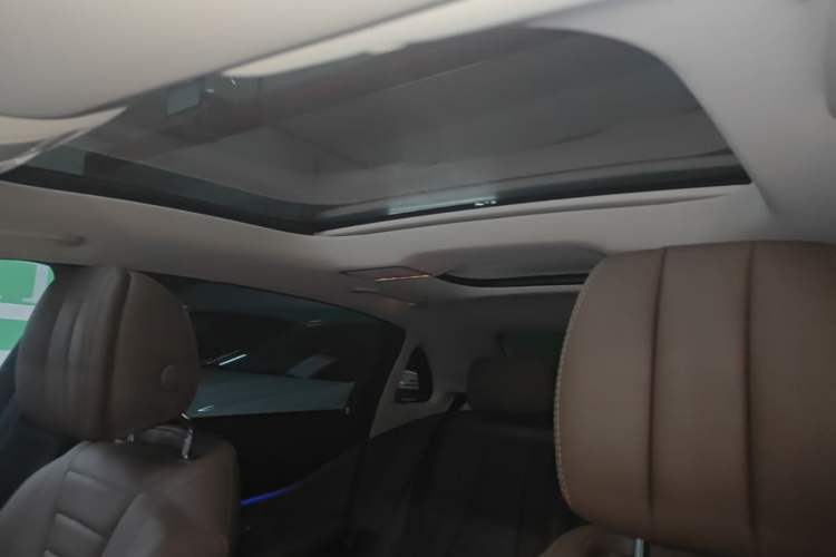 Used Mercedes-Benz E-Class 2017 E 300 L Sport Luxury Edition Headliner