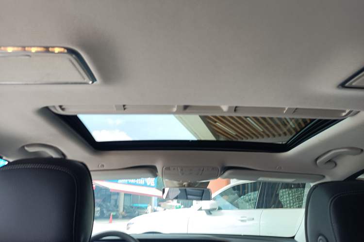 Used Mercedes-Benz E-Class 2017 E 200 L Sport 4MATIC Headliner