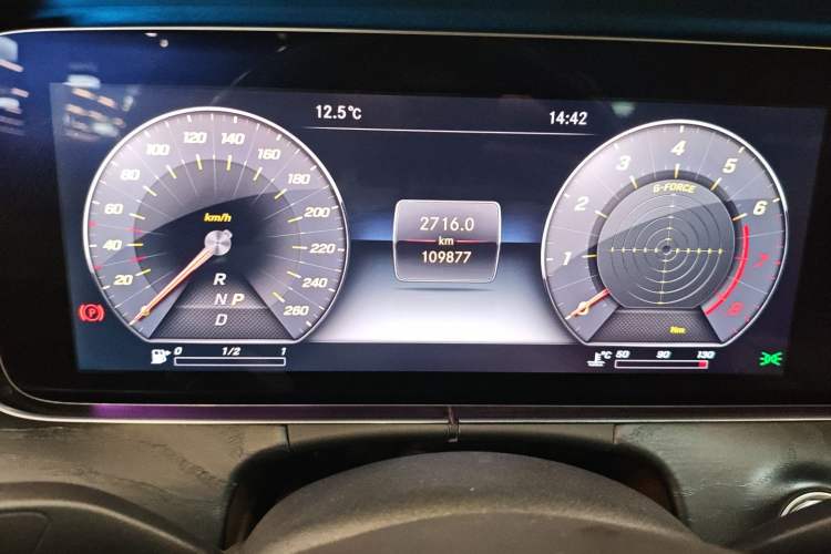 Used Mercedes-Benz E-Class 2017 E 300 L Sporty and Stylish Model Instrument Cluster