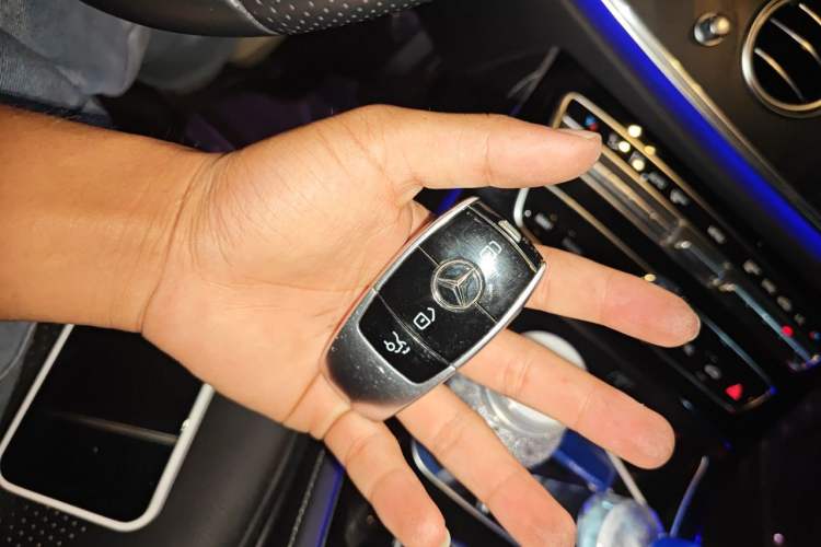 Used Mercedes-Benz E-Class 2017 E 300 L Sporty and Stylish Model Interior 1