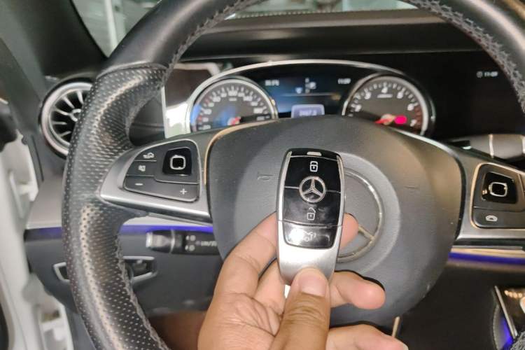 Used Mercedes-Benz E-Class 2017 E 200 Coupe Interior 1