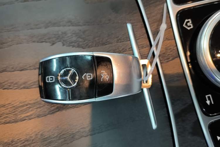 Used Mercedes-Benz E-Class 2017 E 300 L Sporty and Stylish Model Interior 1