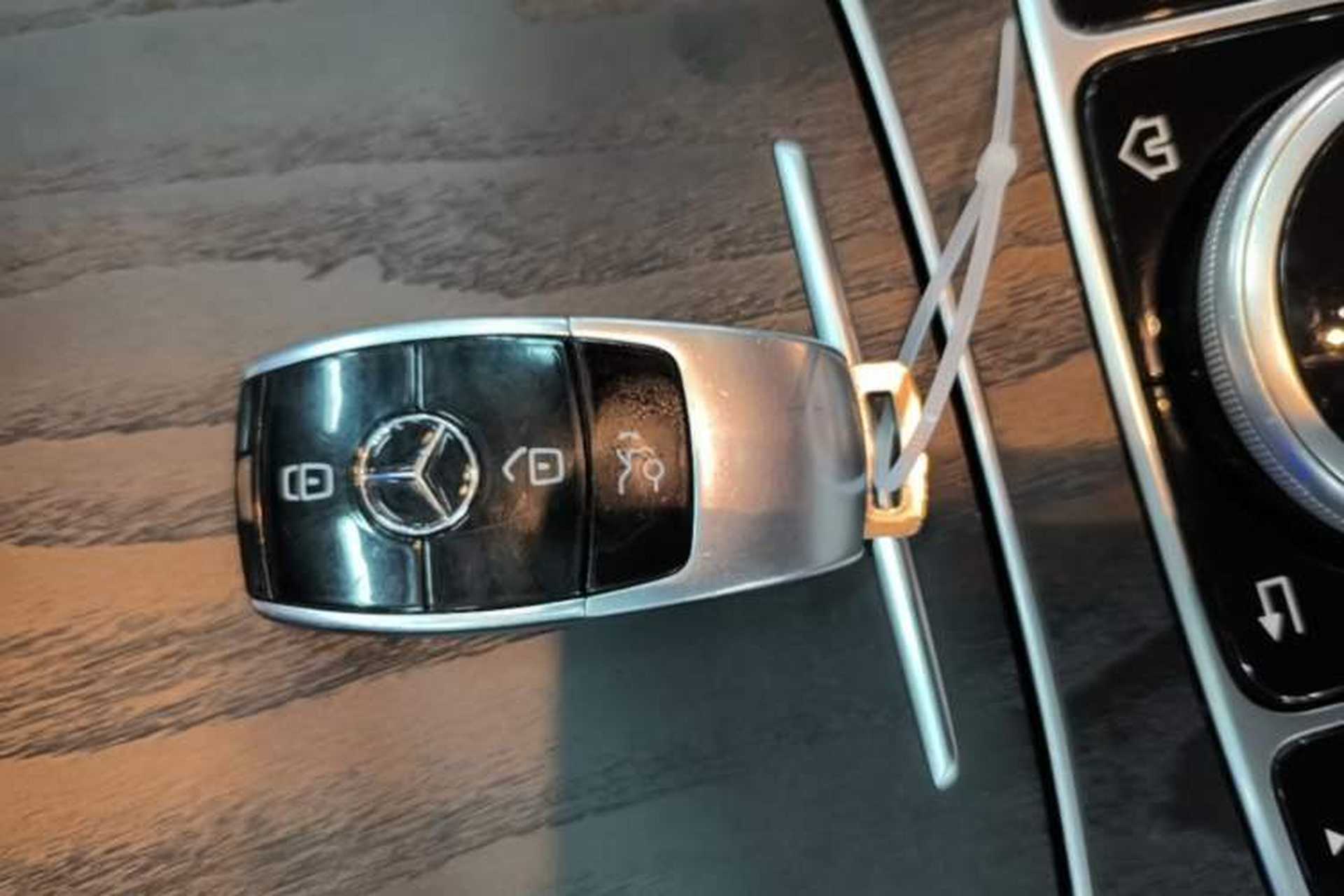Used Mercedes-Benz E-Class 2017 E 300 L Sporty and Stylish Model Interior 1