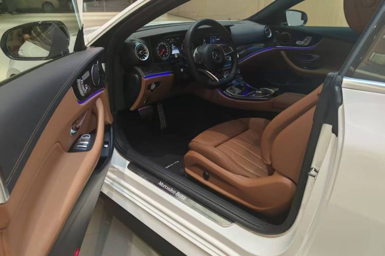 Used Mercedes-Benz E-Class 2017 E 200 Coupe Interior 1