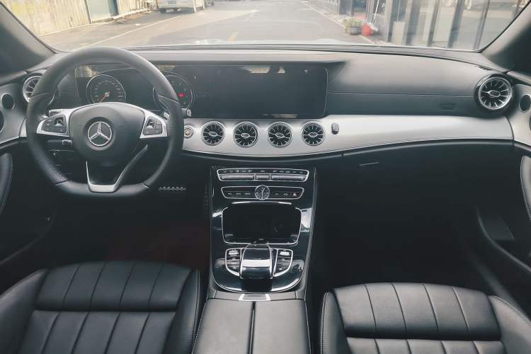 Used Mercedes-Benz E-Class 2017 E 200 Coupe Interior 1